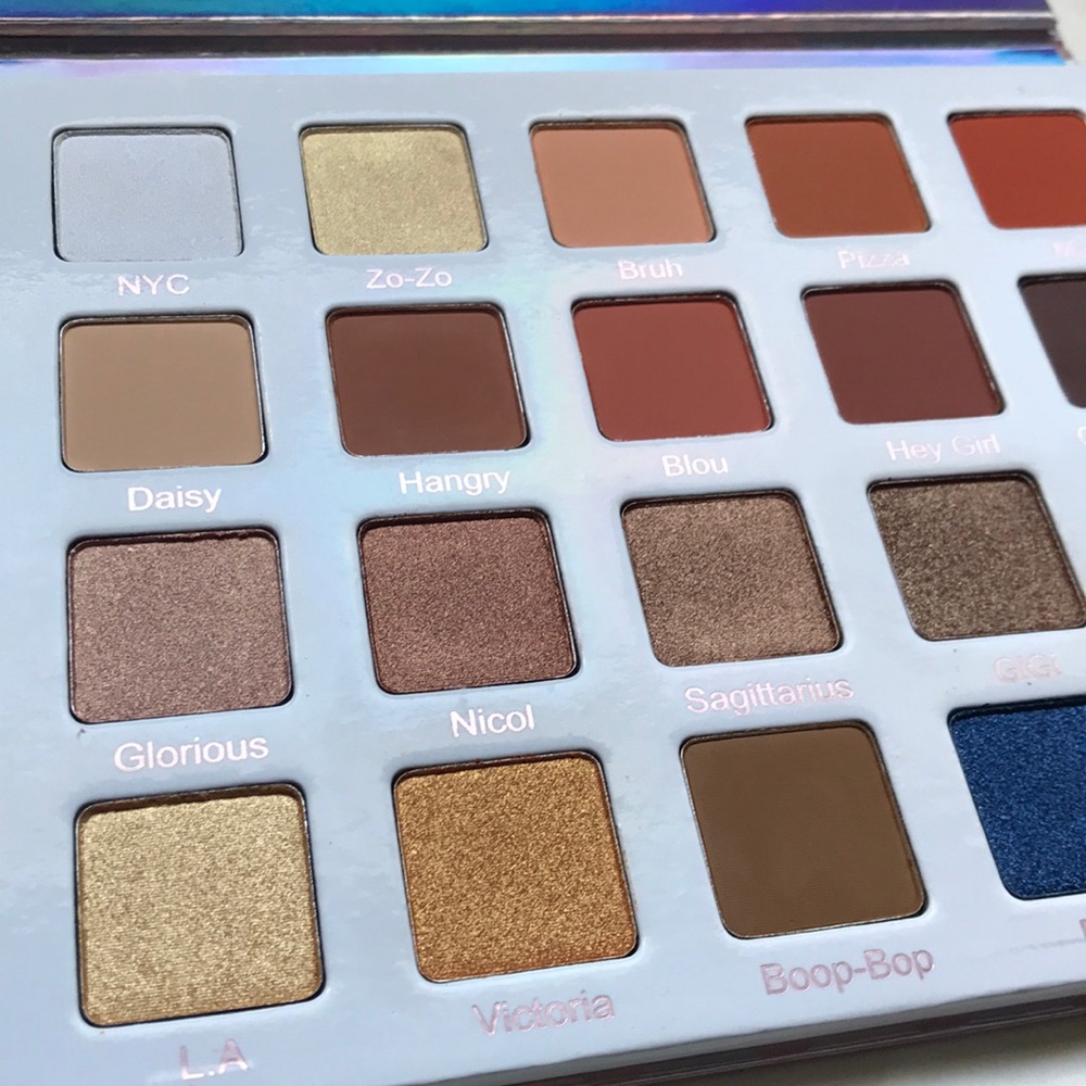 Violet Voss x Nicol Concilio eyeshadow palette - Picture 2 of 7